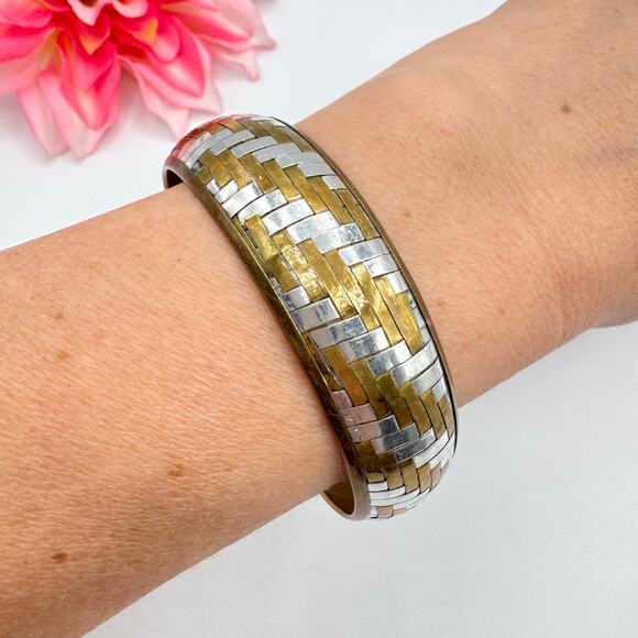 Vintage Two Tone Metallic Basketweave Bangle Bracelet Brass Silver Tone Chunky - Picture 4 of 12